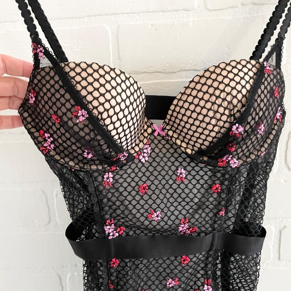 Victoria’s Secret Sexy Bustier Corset Lingerie Lace Embroidered Floral 34B - Picture 2 of 14